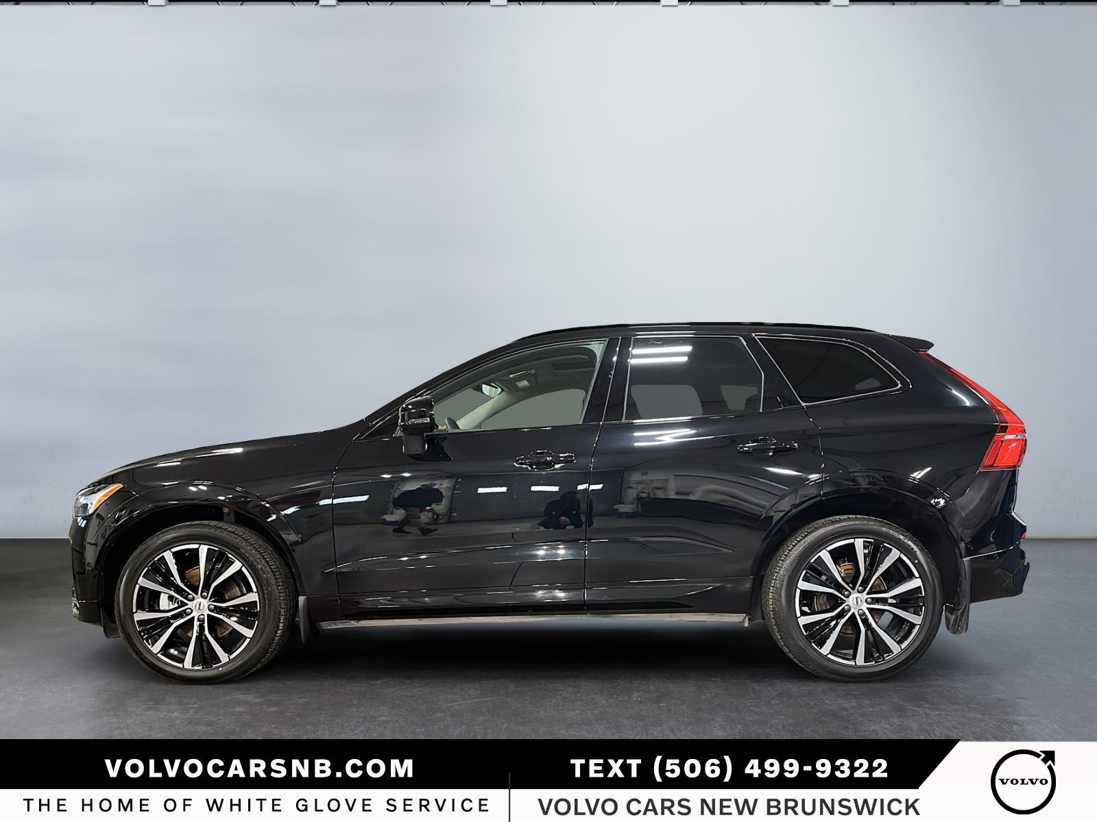 2025 Volvo XC60 B5 Plus Dark Theme