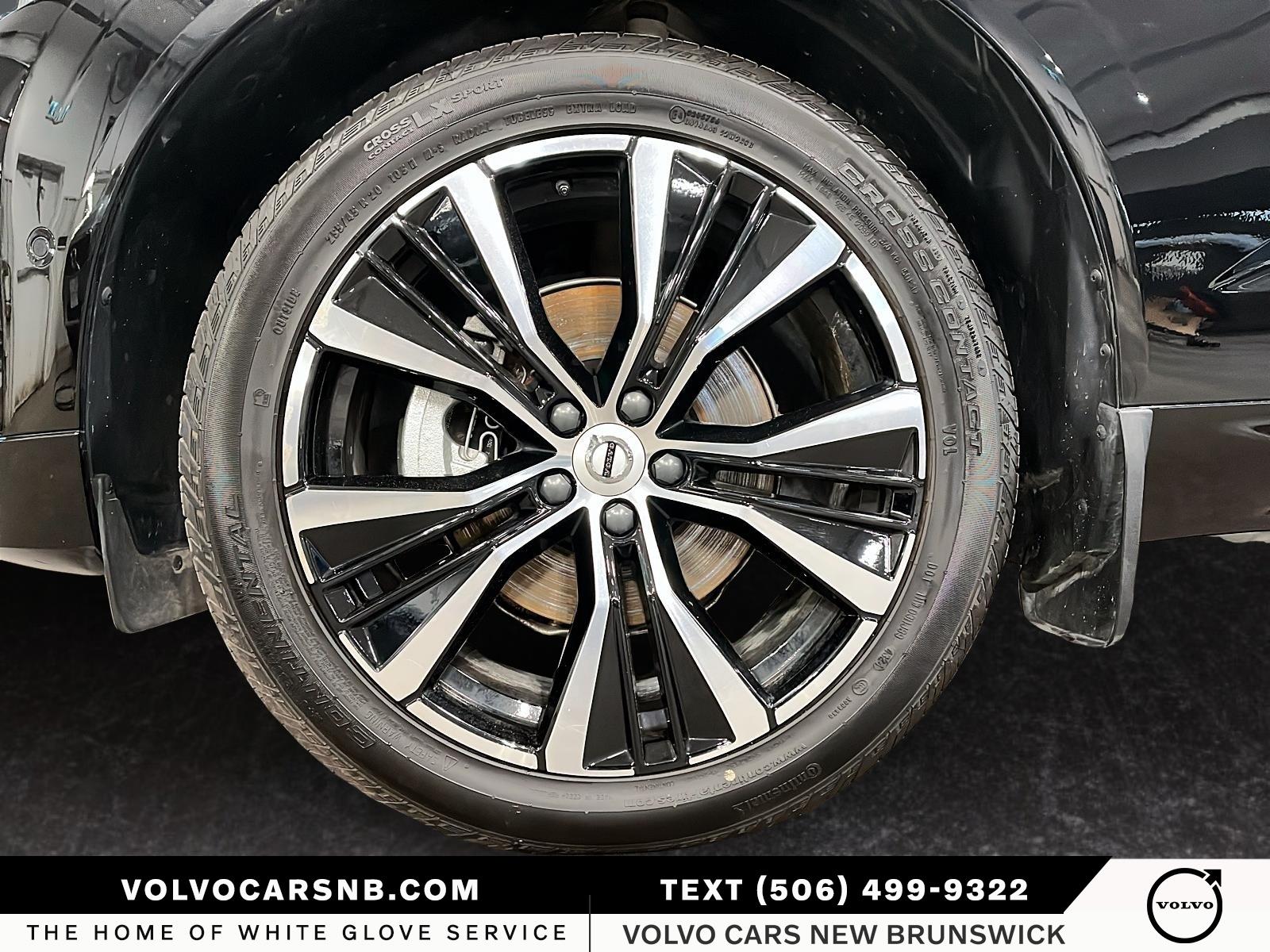 2025 Volvo XC60 B5 Plus Dark Theme