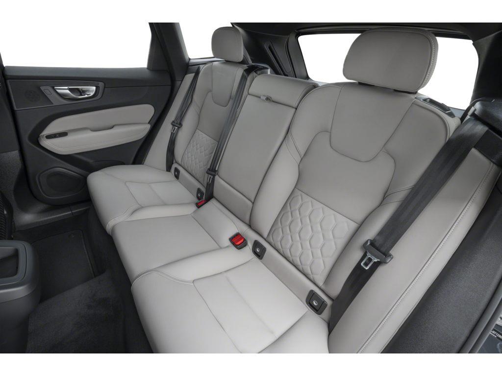 2026 Volvo XC60 B5 Ultra Black Edition