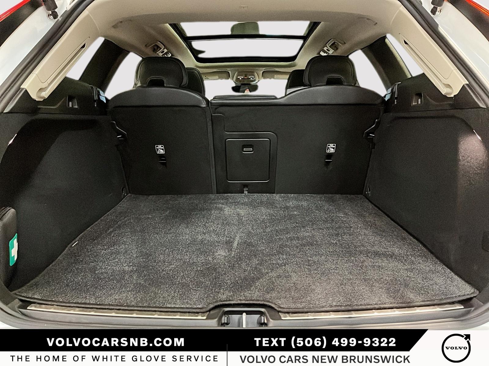 2025 Volvo XC60 B5 Plus Dark Theme