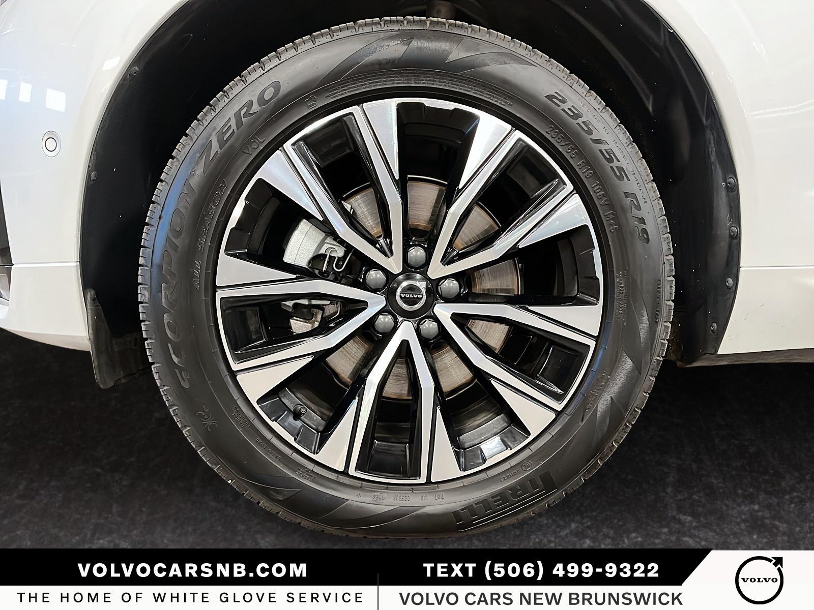 2025 Volvo XC60 B5 Plus Dark Theme