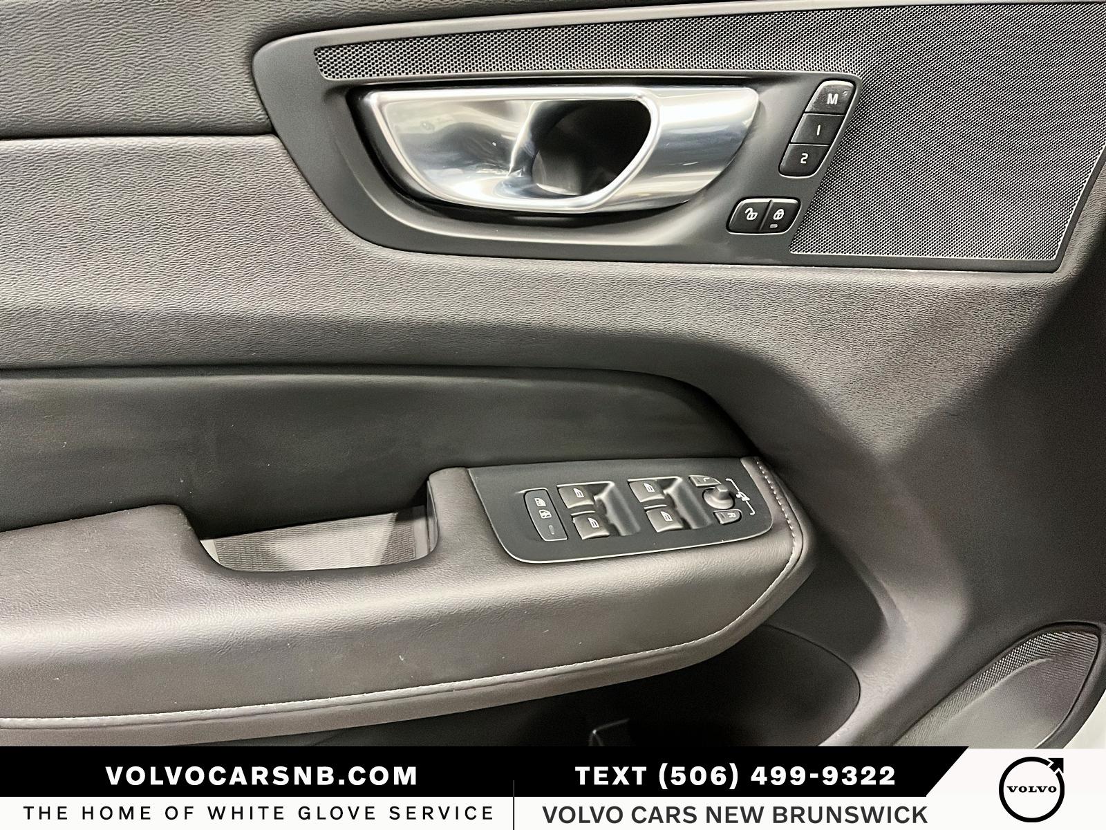 2025 Volvo XC60 B5 Plus Dark Theme