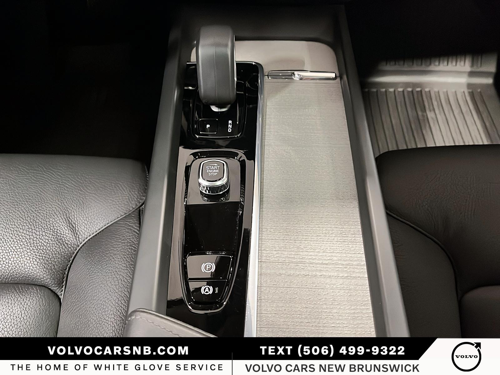 2025 Volvo XC60 B5 Plus Dark Theme