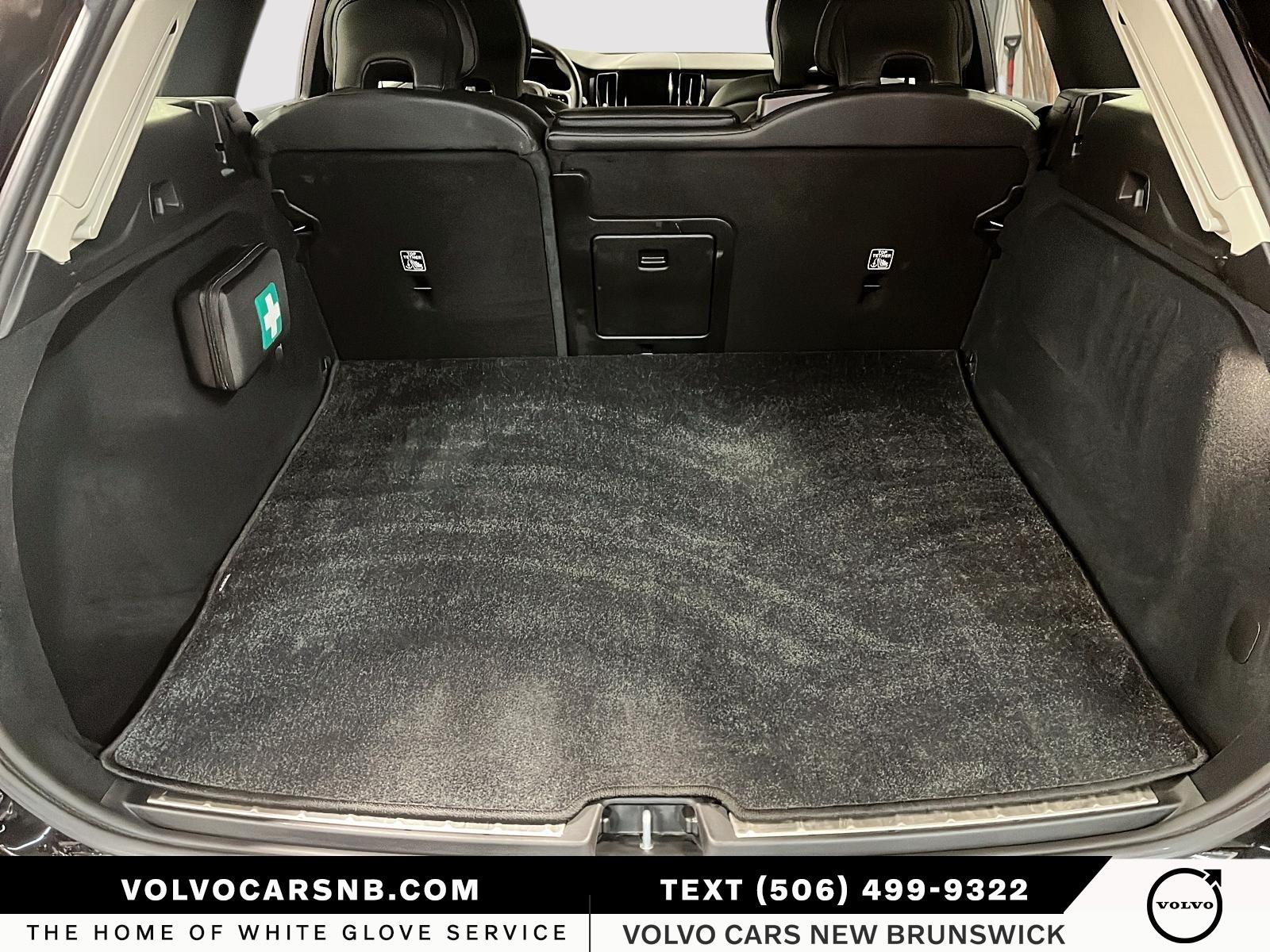 2025 Volvo XC60 B5 Plus Dark Theme