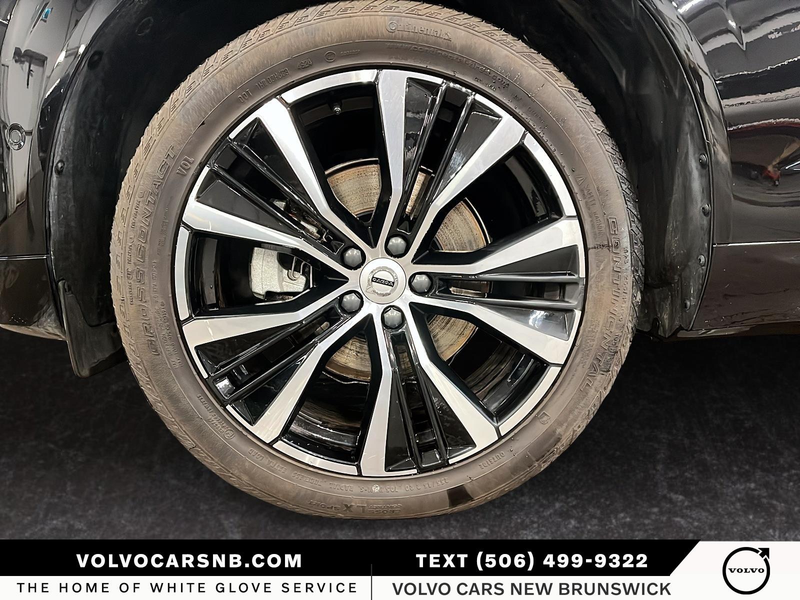 2025 Volvo XC60 B5 Plus Dark Theme