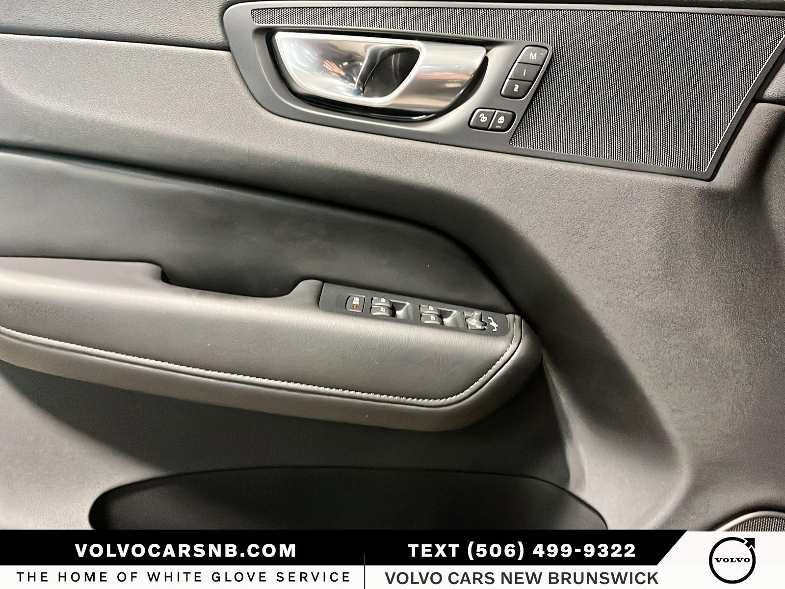 2025 Volvo XC60 B5 Plus Dark Theme