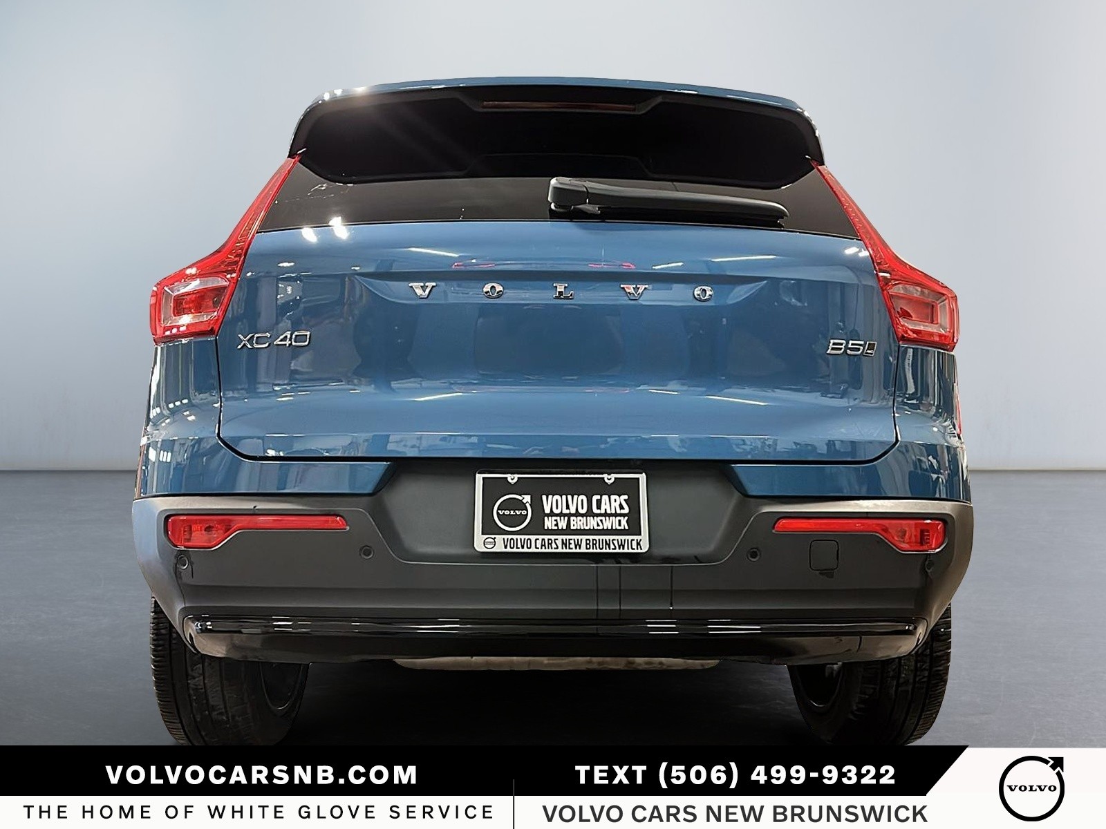 2025 Volvo XC40 B5 Plus Dark Theme