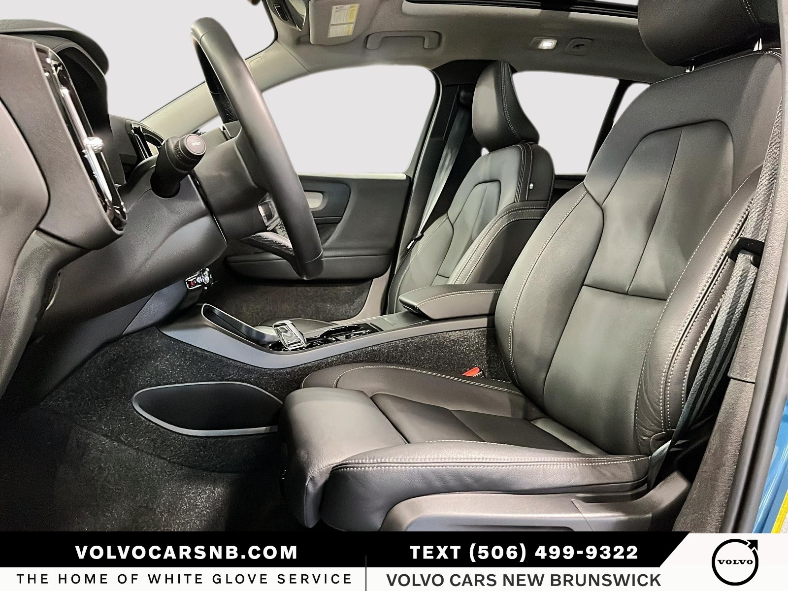 2025 Volvo XC40 B5 Plus Dark Theme