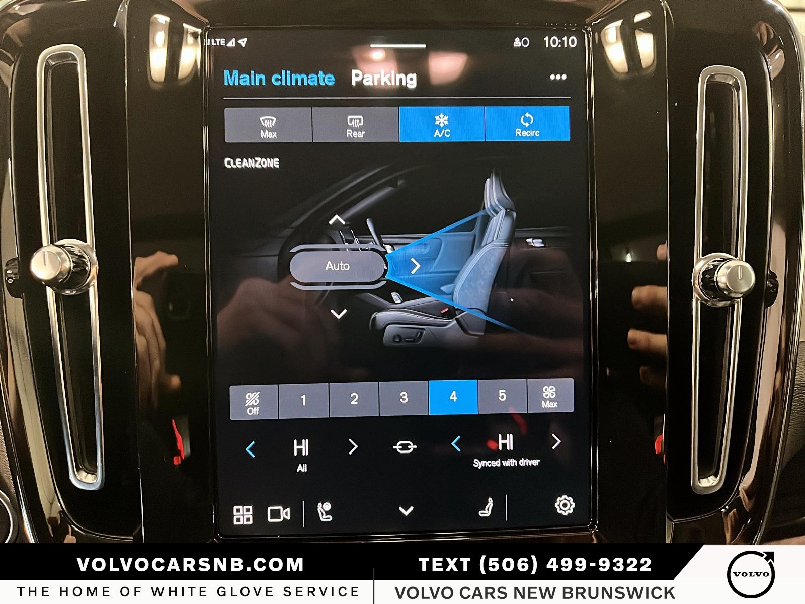 2025 Volvo XC40 B5 Plus Dark Theme