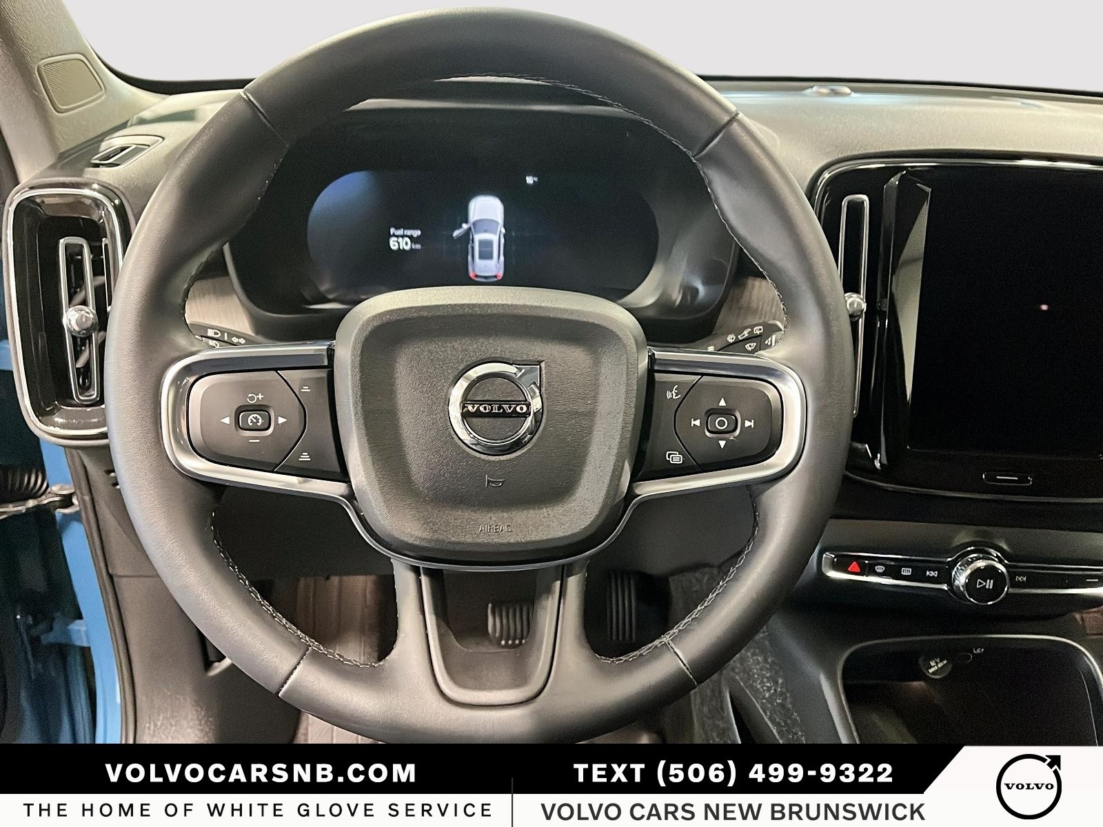 2025 Volvo XC40 B5 Plus Dark Theme