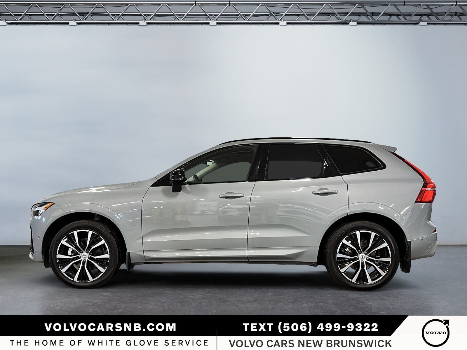 2025 Volvo XC60 B5 Plus Dark Theme