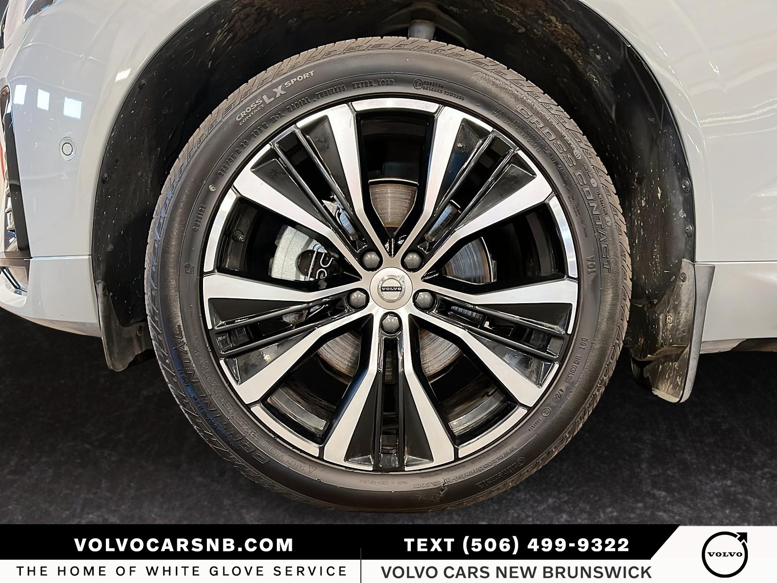 2025 Volvo XC60 B5 Plus Dark Theme