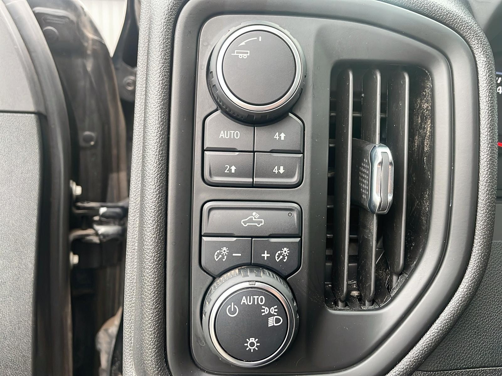 2022 Chevrolet Silverado 1500 Custom Trail Boss