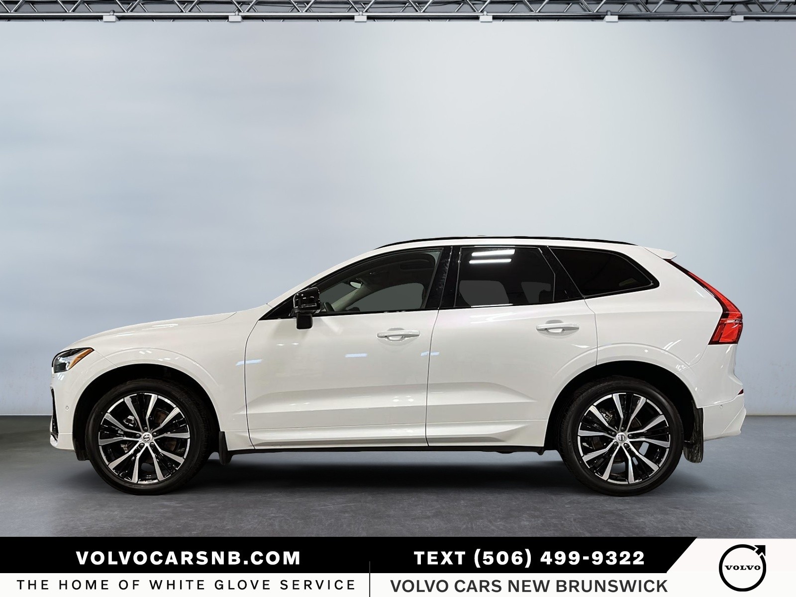 2025 Volvo XC60 B5 Plus Dark Theme