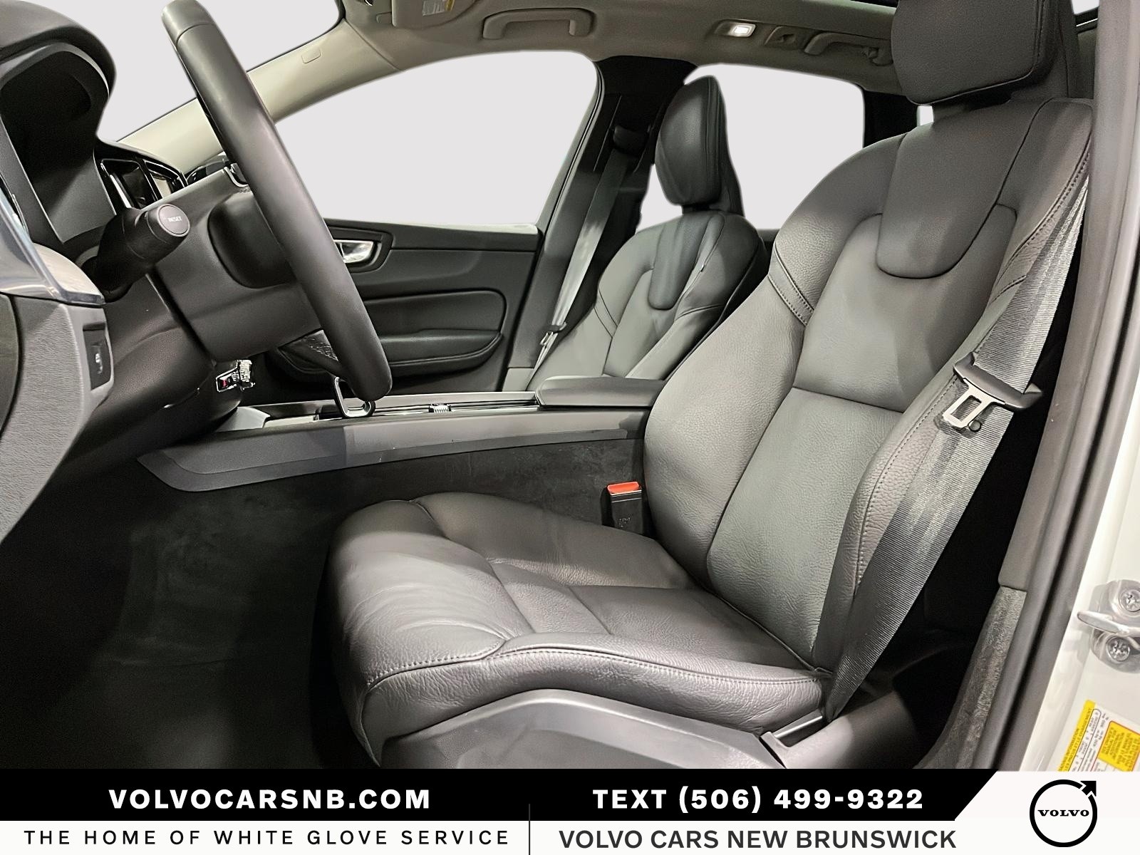 2025 Volvo XC60 B5 Plus Dark Theme