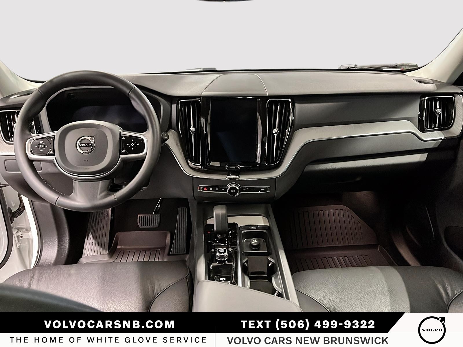 2025 Volvo XC60 B5 Plus Dark Theme