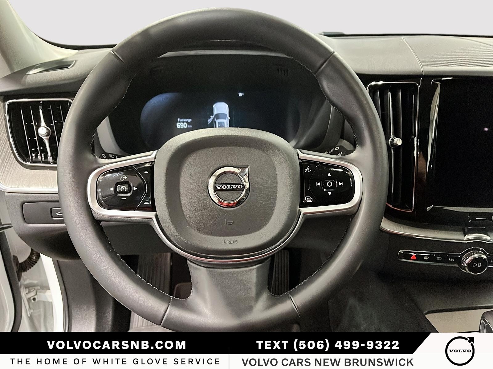 2025 Volvo XC60 B5 Plus Dark Theme