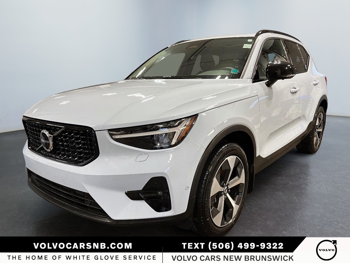 2025 Volvo XC40  B5 Plus Dark Theme