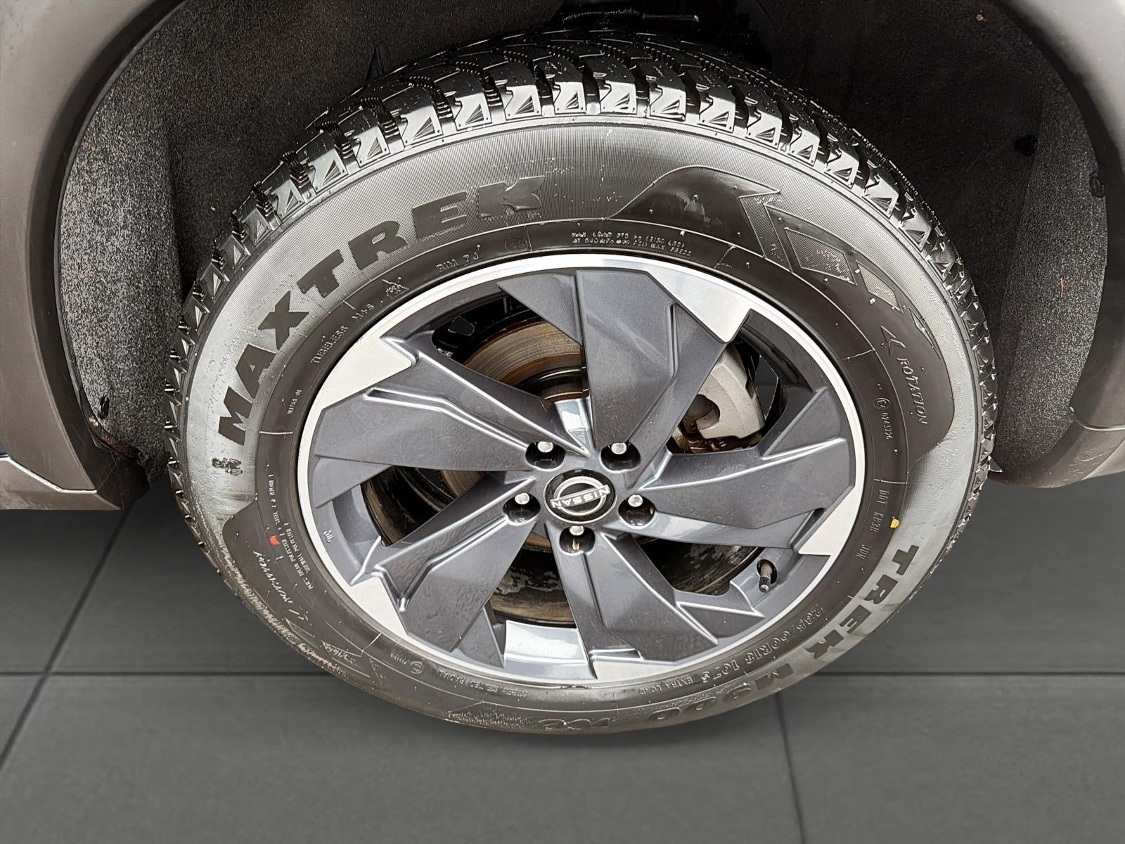 2024 Nissan Rogue SV Moonroof