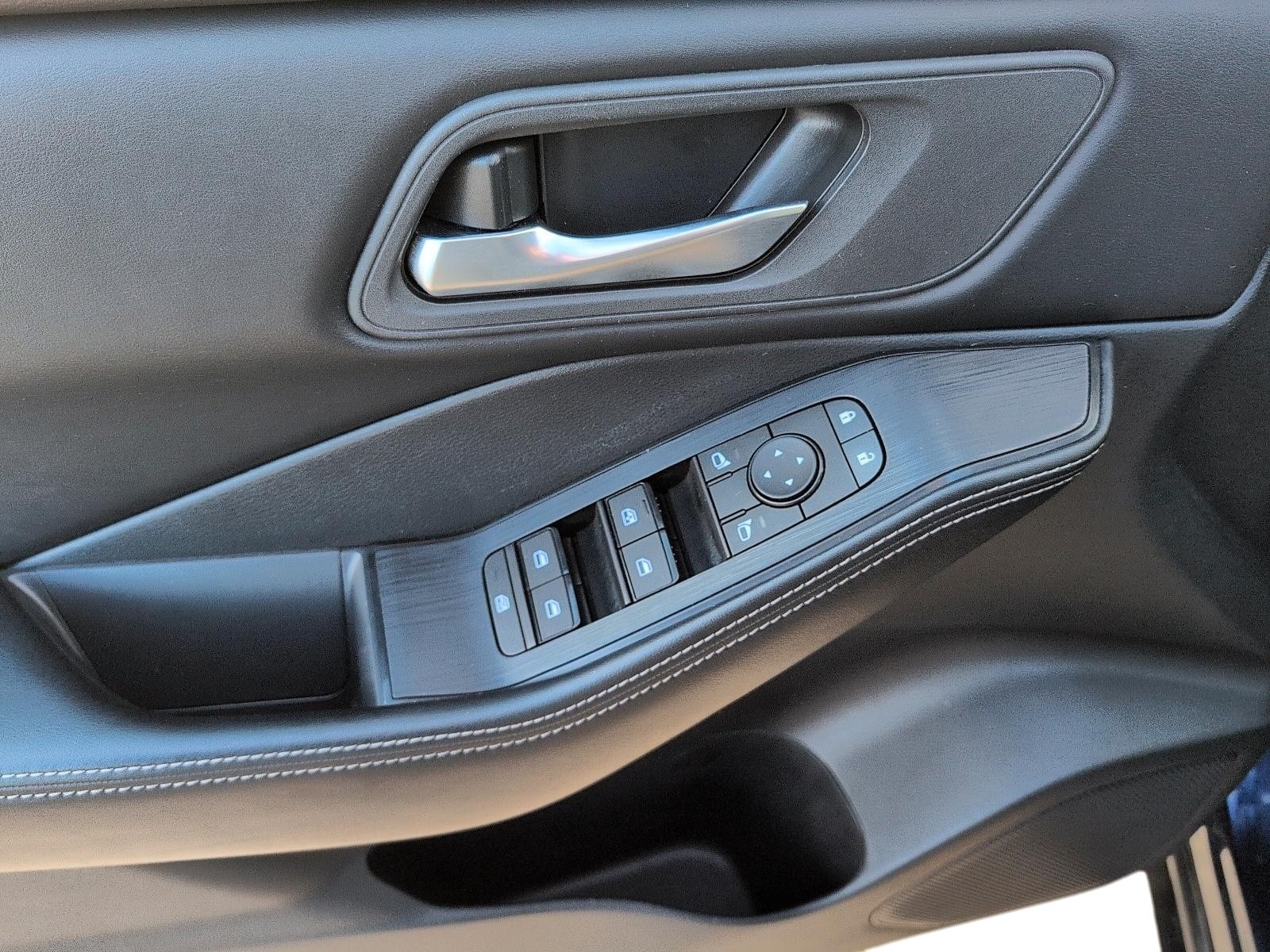 2024 Nissan Rogue SV Moonroof