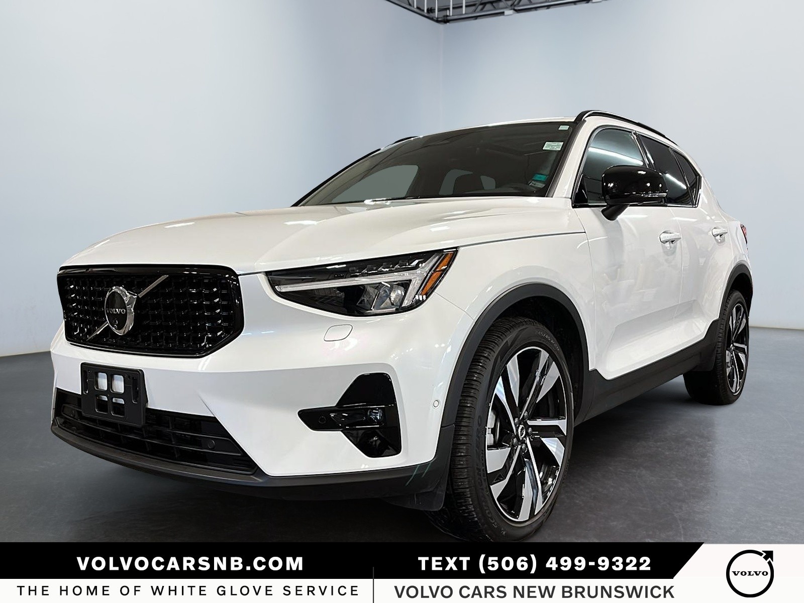 2025 Volvo XC40  B5 Plus Dark Theme