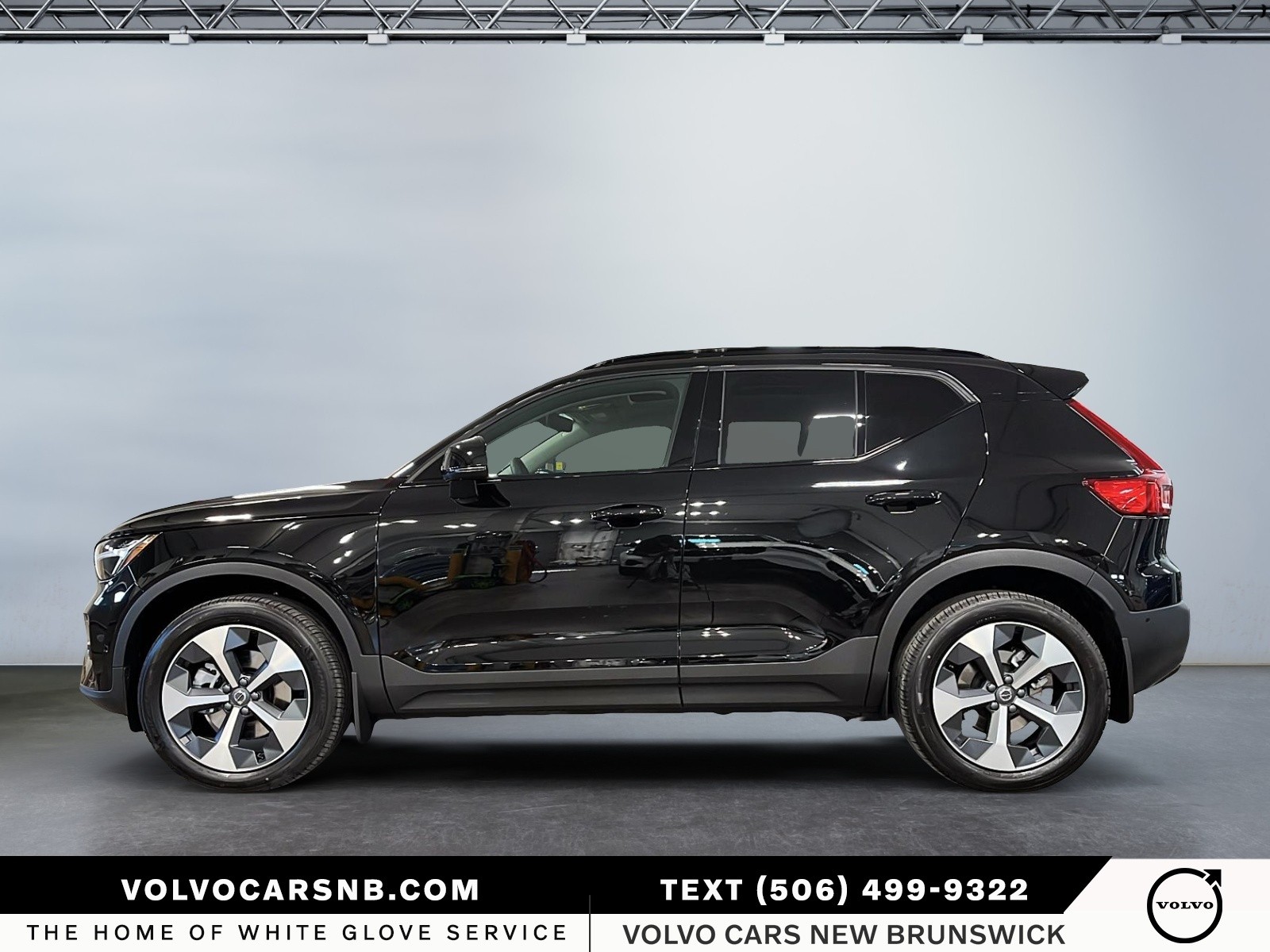 2026 Volvo XC40 B5 Plus Dark Theme