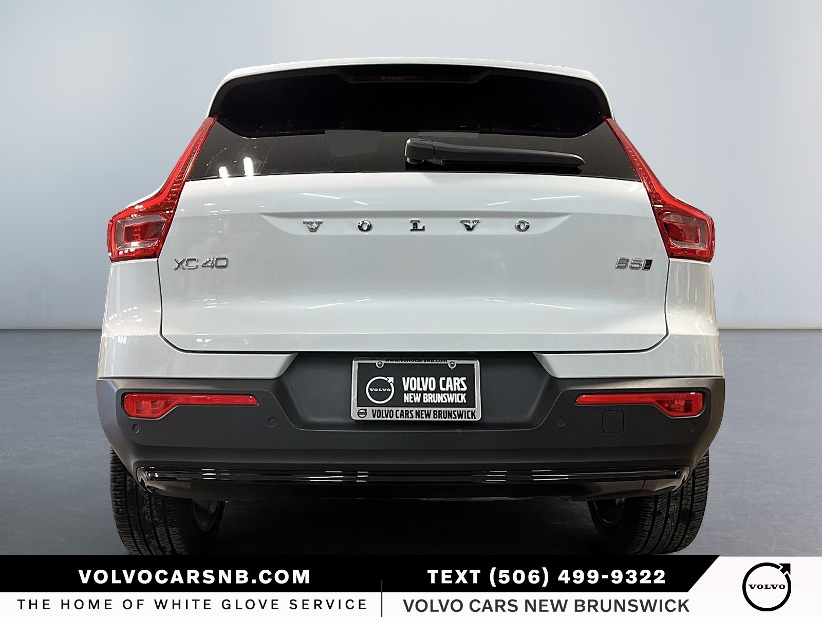 2025 Volvo XC40 B5 Plus Dark Theme