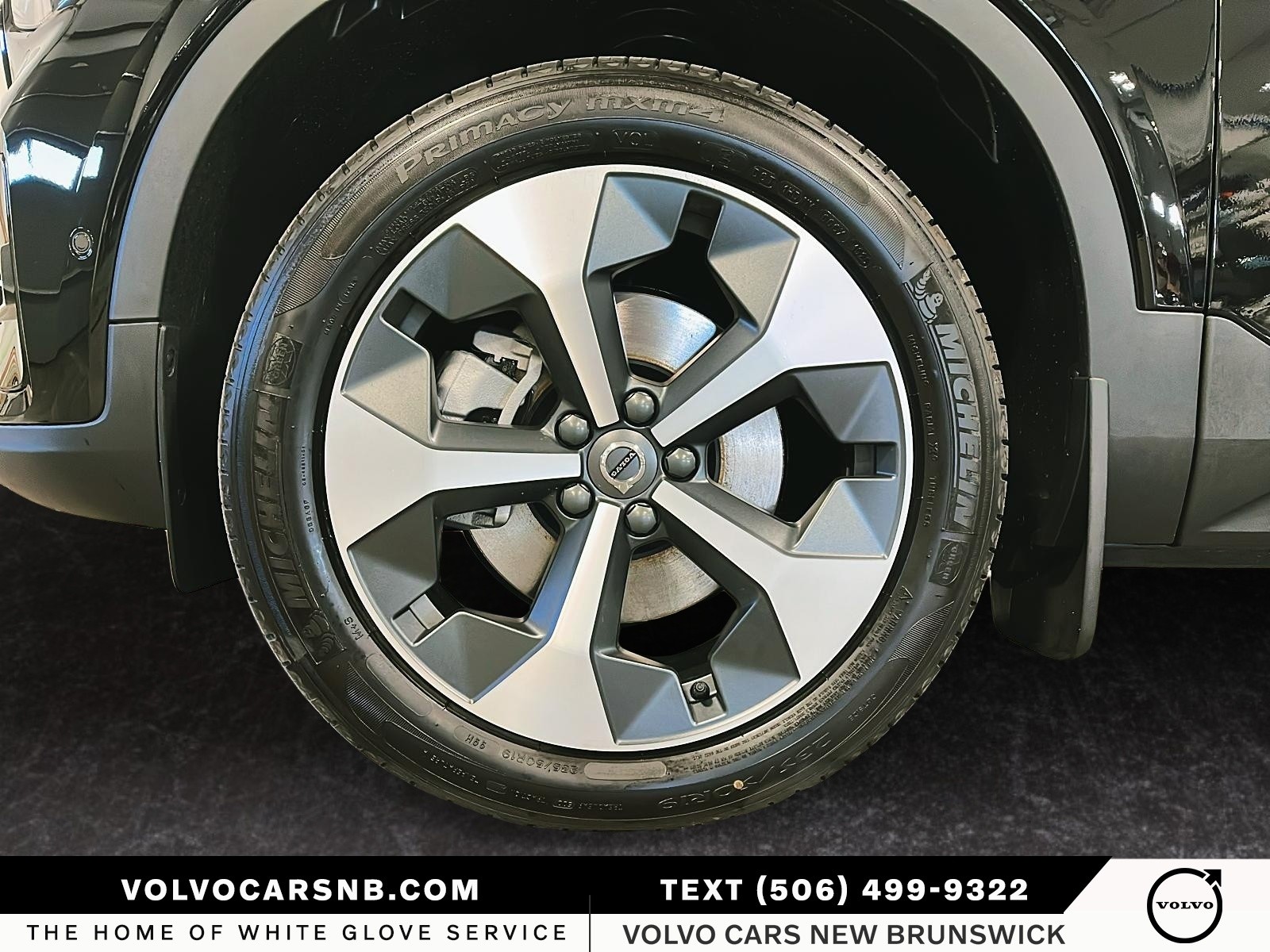 2026 Volvo XC40 B5 Plus Dark Theme