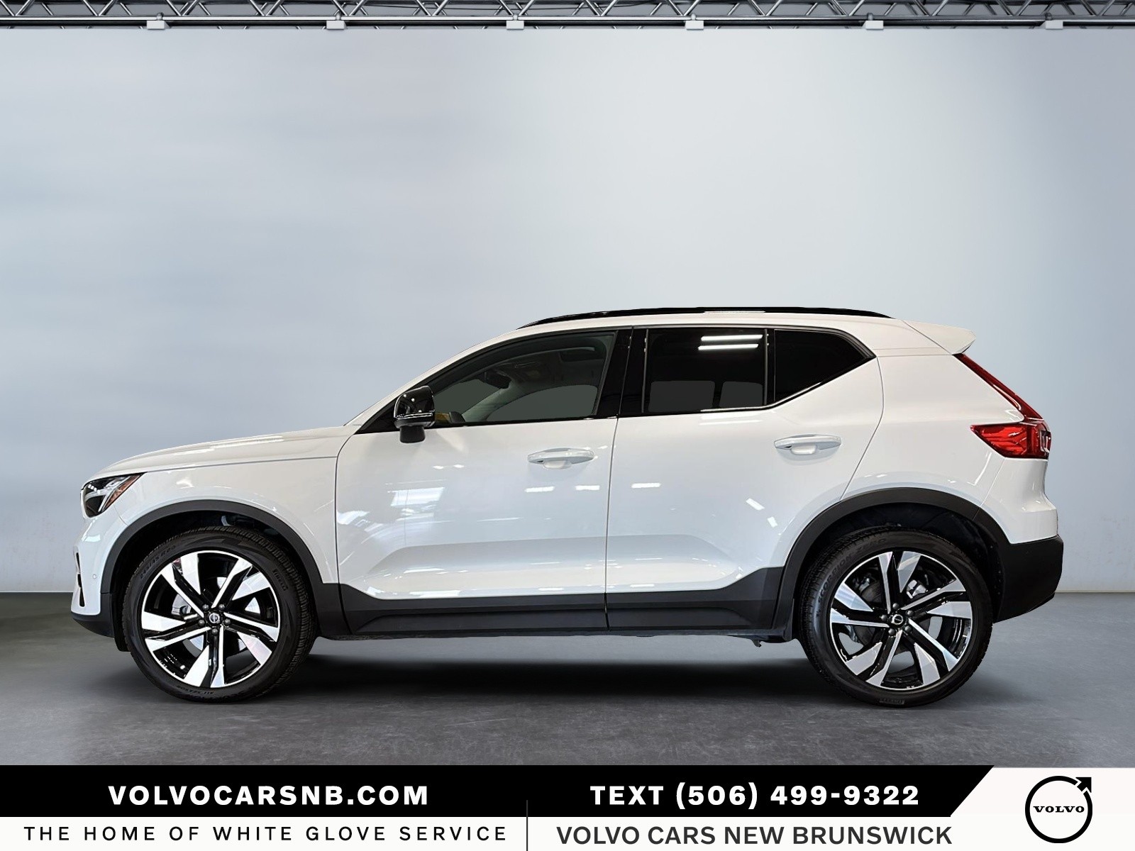 2025 Volvo XC40 B5 Plus Dark Theme