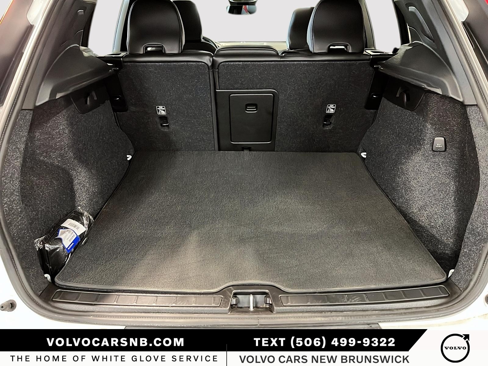 2025 Volvo XC40 B5 Plus Dark Theme