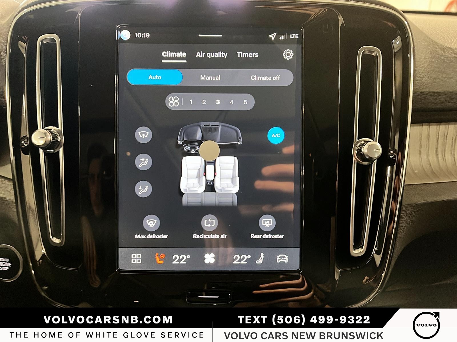 2026 Volvo XC40 B5 Plus Dark Theme