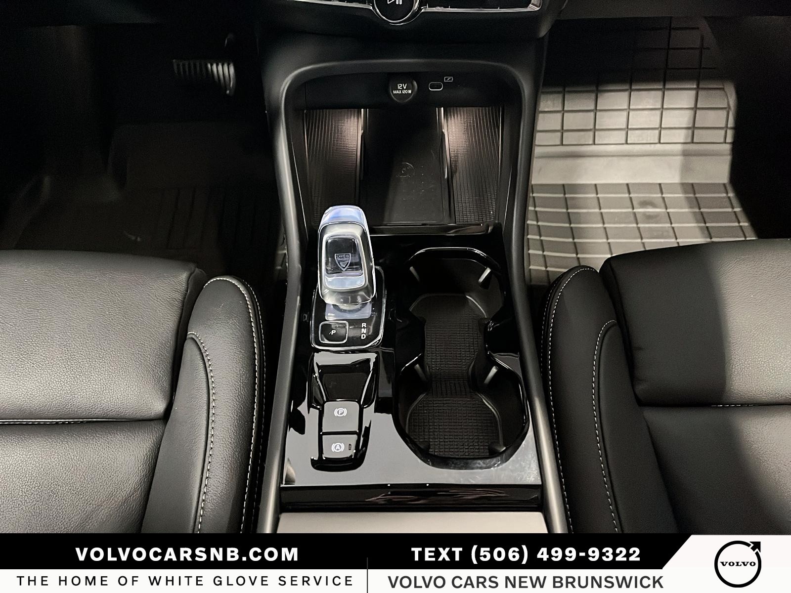 2026 Volvo XC40 B5 Plus Dark Theme