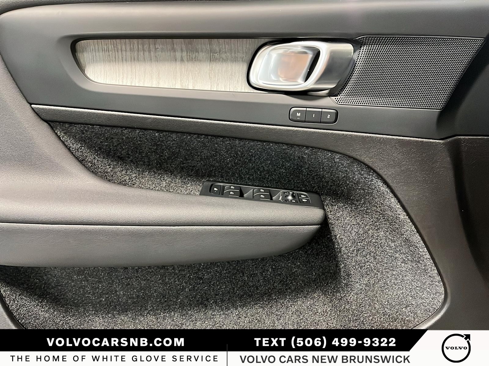 2025 Volvo XC40 B5 Plus Dark Theme