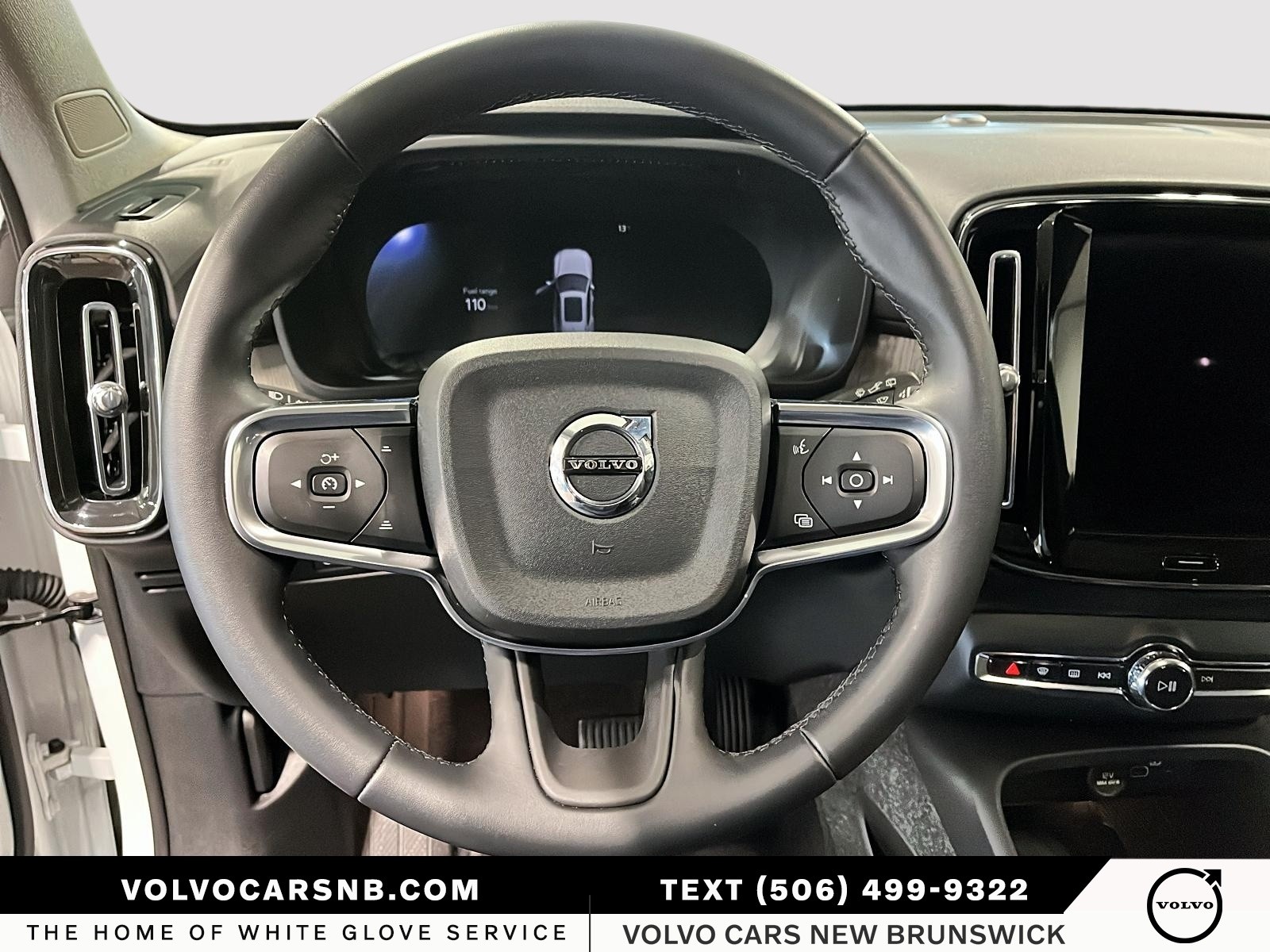 2025 Volvo XC40 B5 Plus Dark Theme