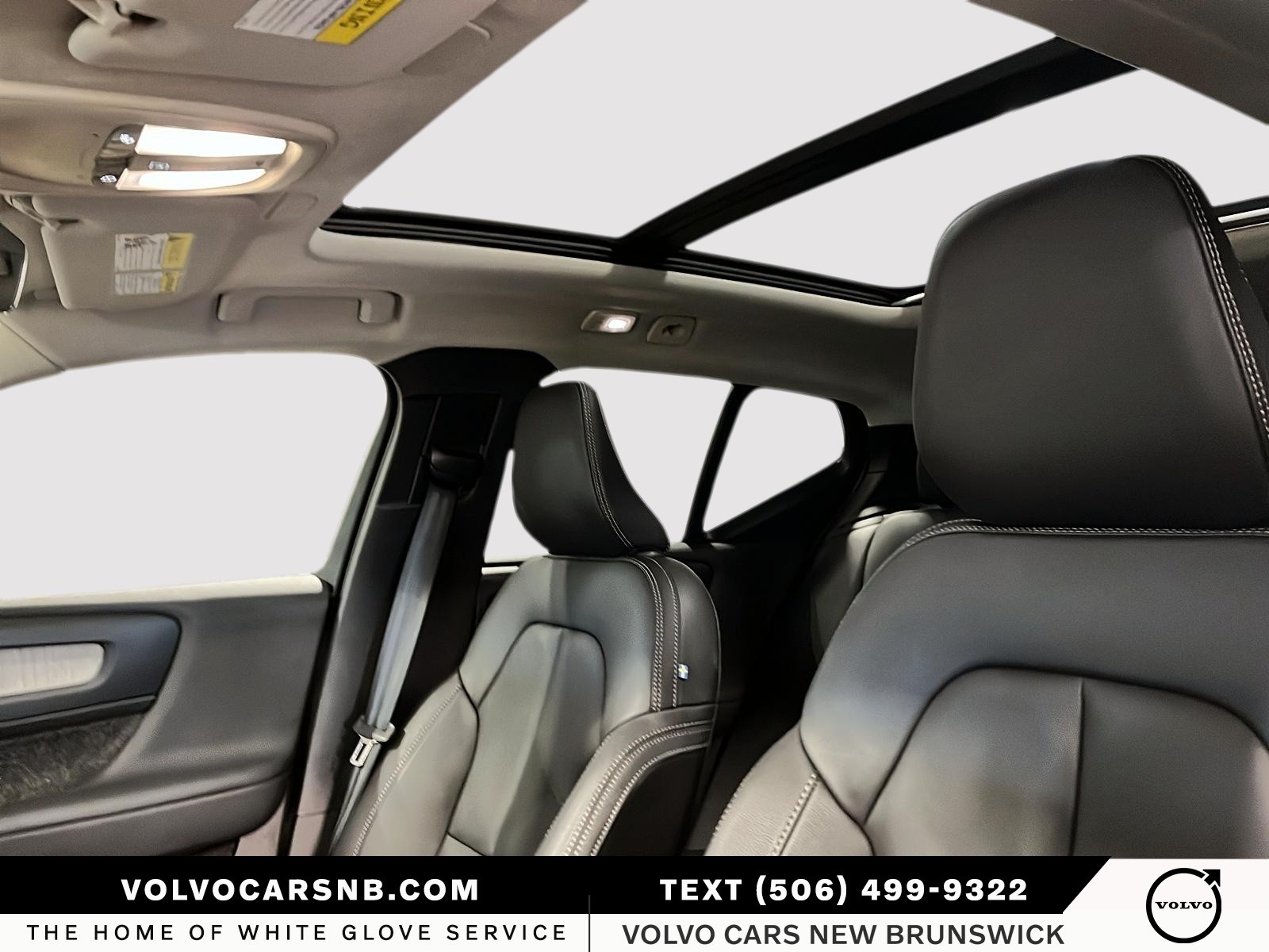 2025 Volvo XC40 B5 Plus Dark Theme