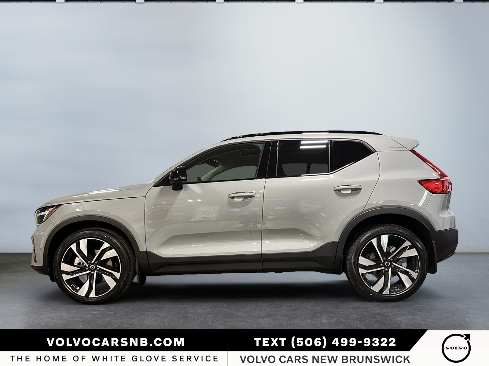 2026 Volvo XC40 B5 Plus Dark Theme