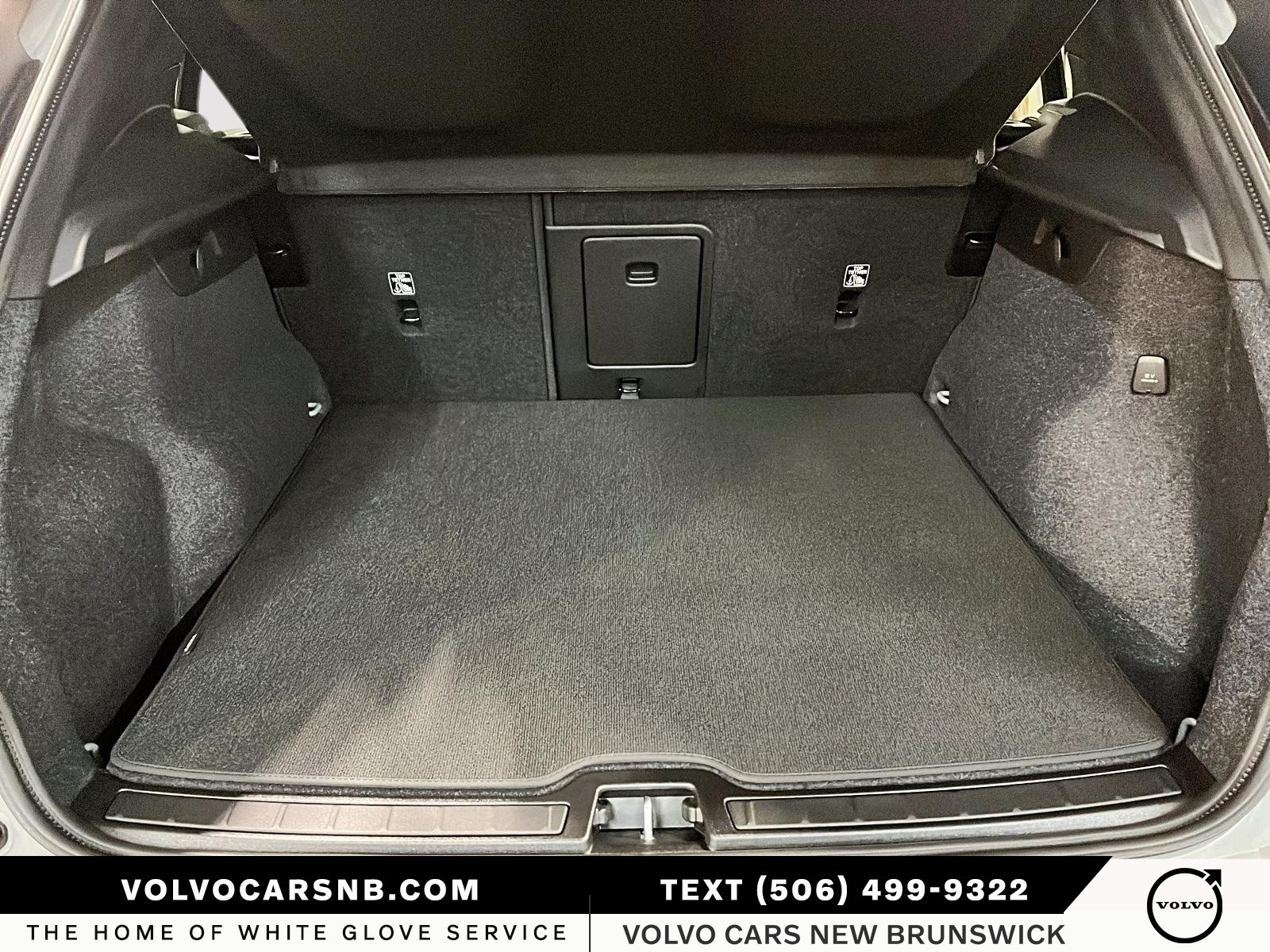 2026 Volvo XC40 B5 Plus Dark Theme