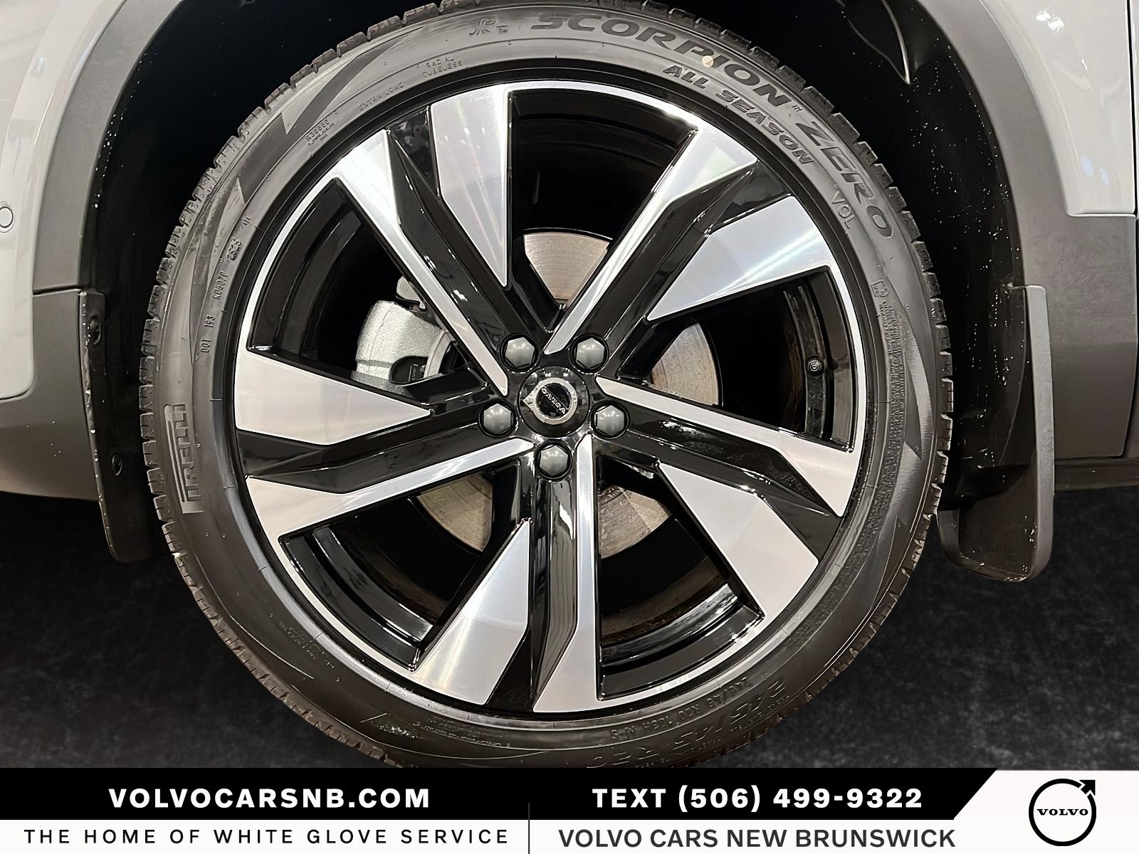 2026 Volvo XC40 B5 Plus Dark Theme