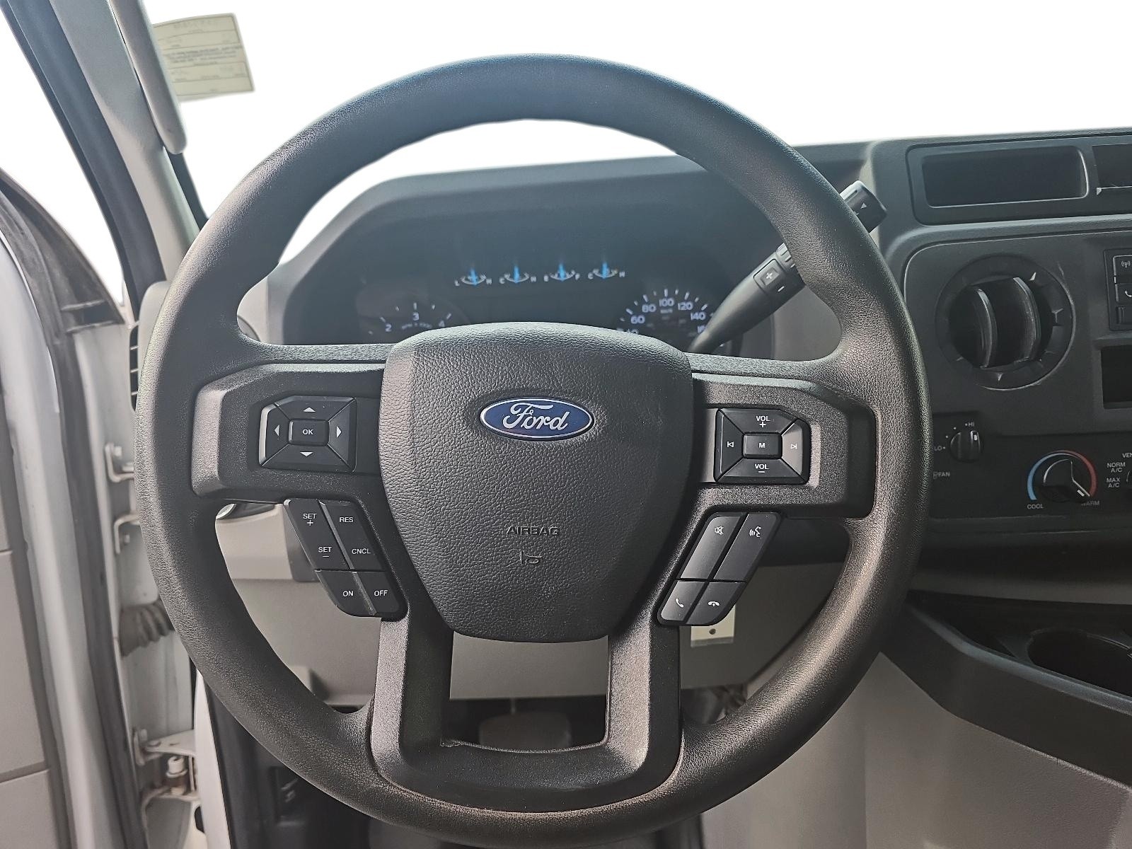 2022 Ford E-450 Cutaway 