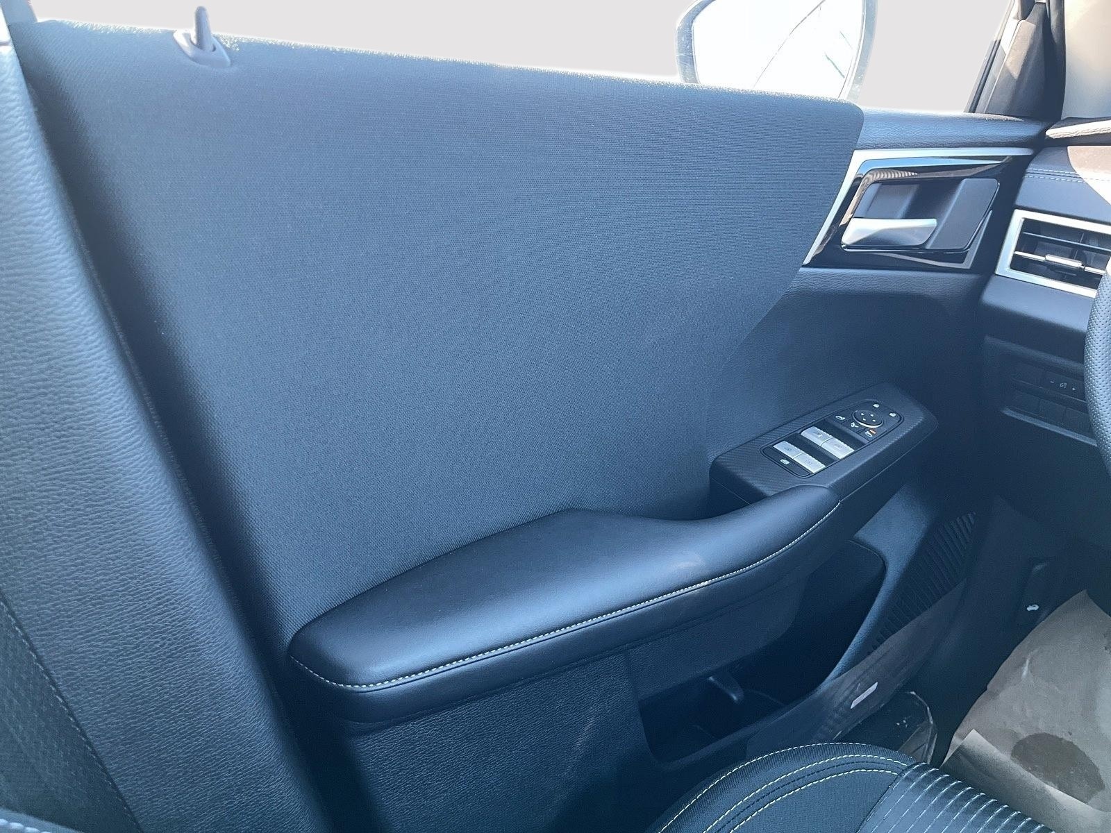 2025 Mitsubishi Outlander PHEV SE