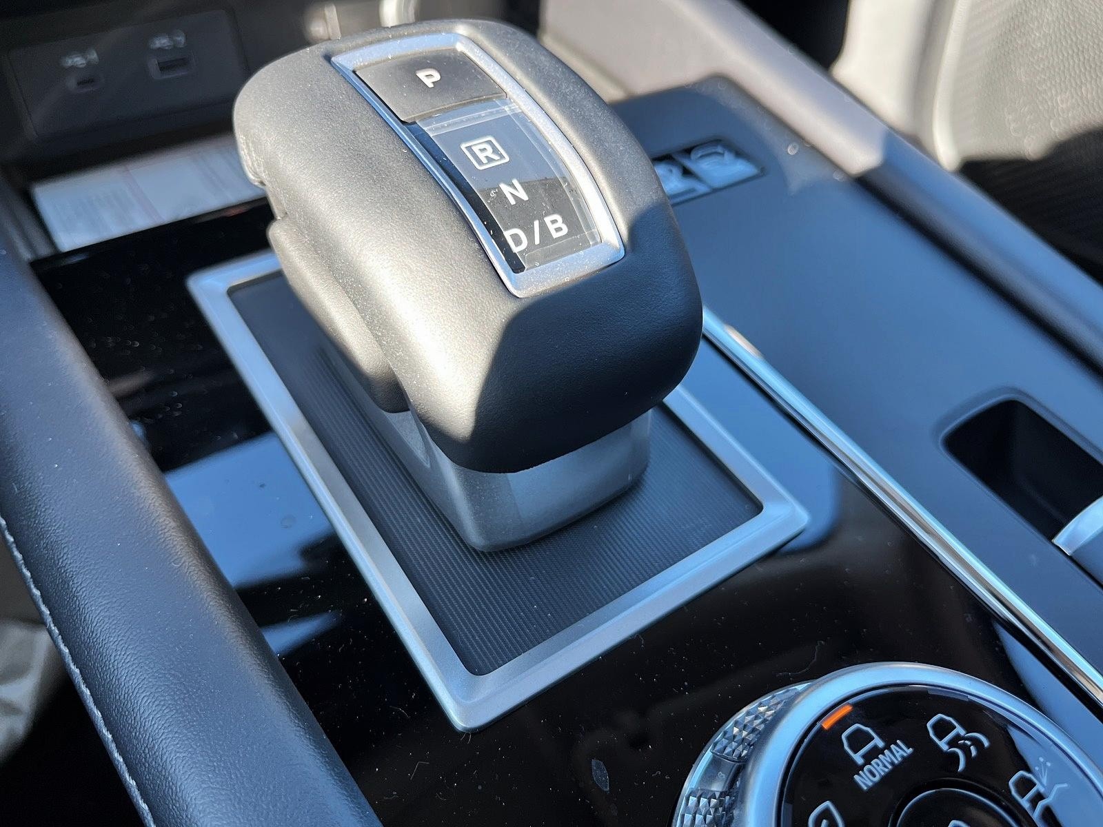 2025 Mitsubishi Outlander PHEV SE