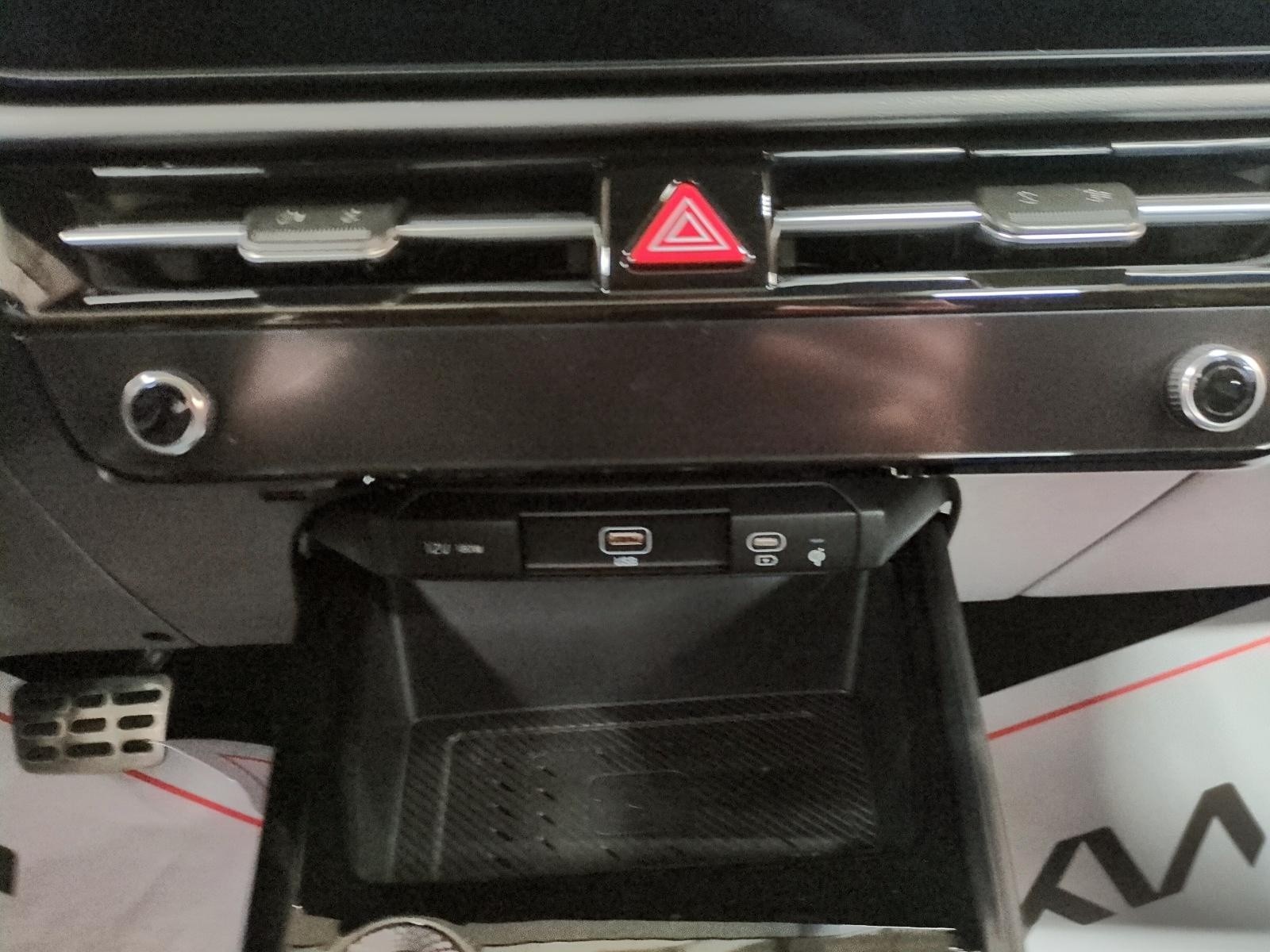 2026 Kia Niro EV Wave w/Snow White Pearl & Grey Exterior