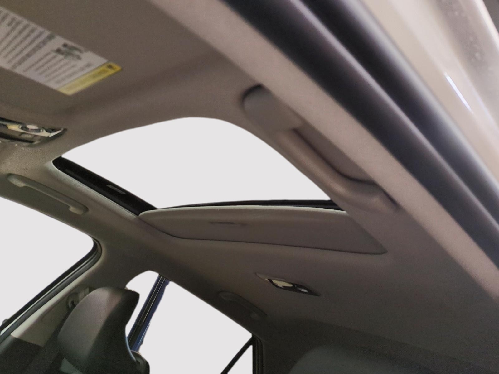 2026 Kia Niro EV Wave w/Snow White Pearl & Grey Exterior