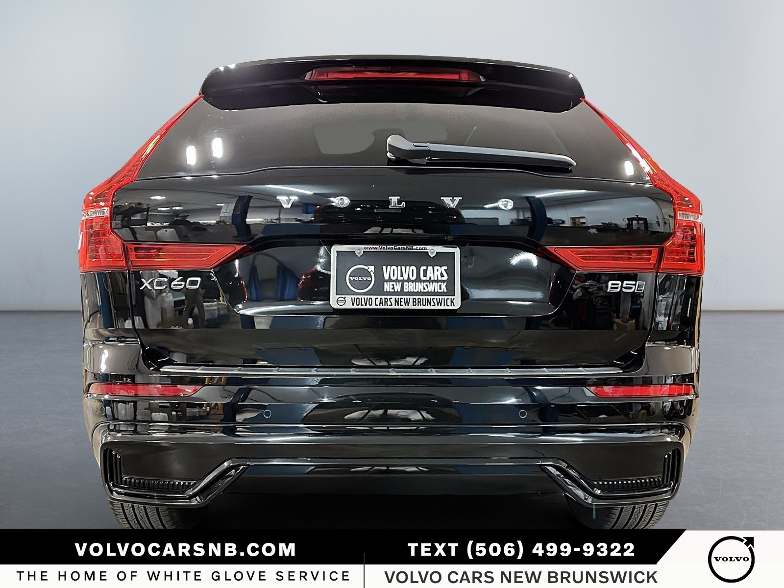 2025 Volvo XC60 B5 Core Dark Theme