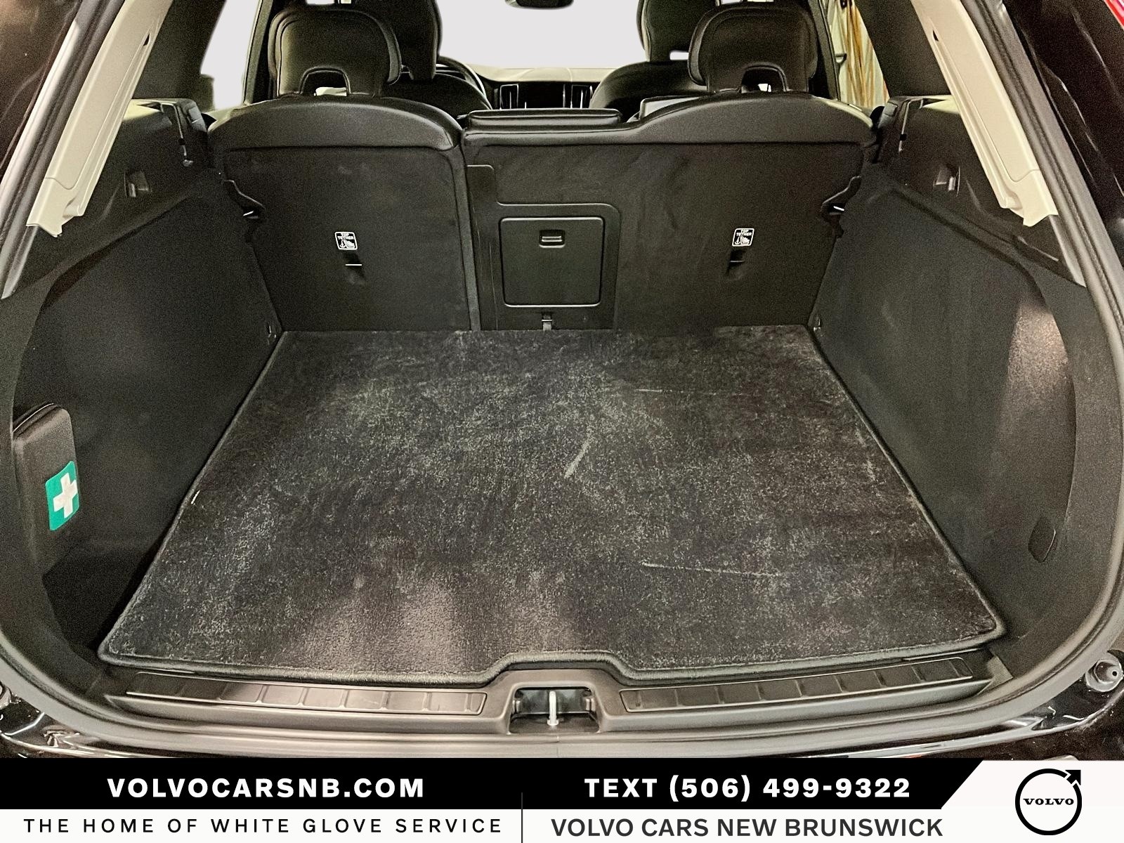 2025 Volvo XC60 B5 Core Dark Theme