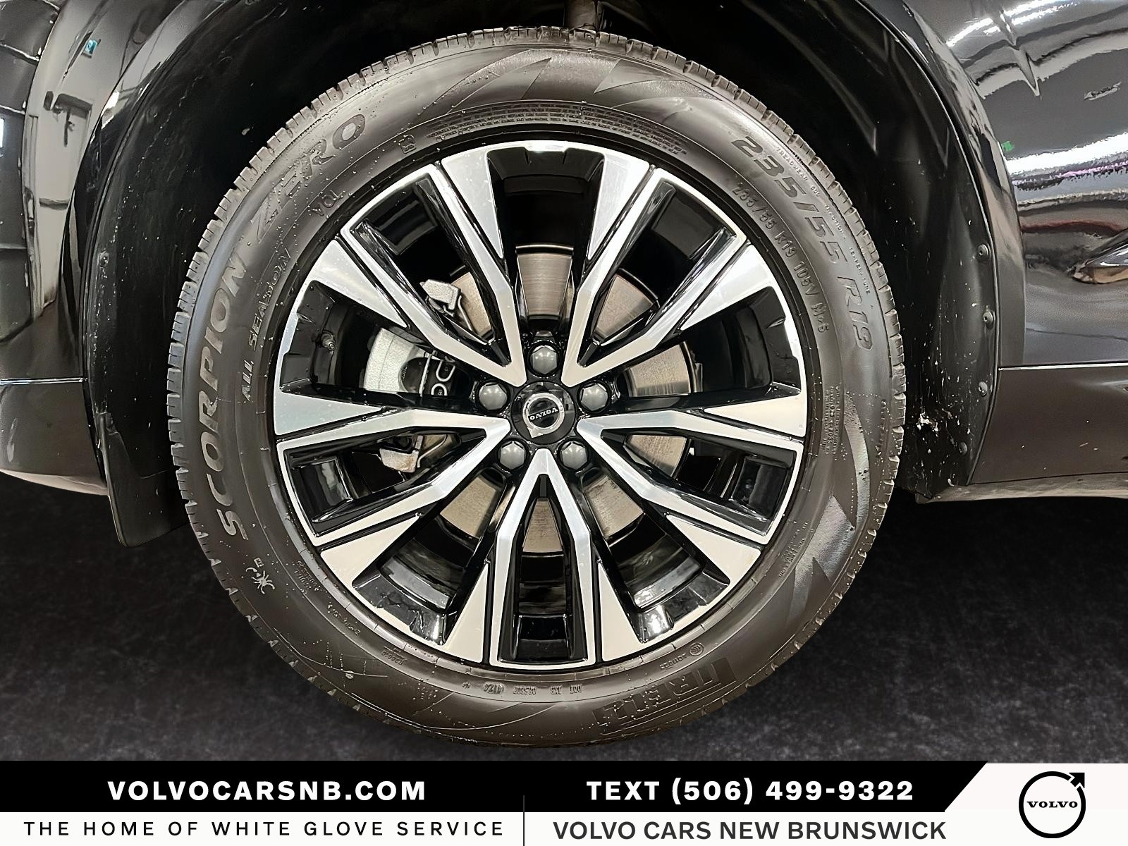 2025 Volvo XC60 B5 Core Dark Theme