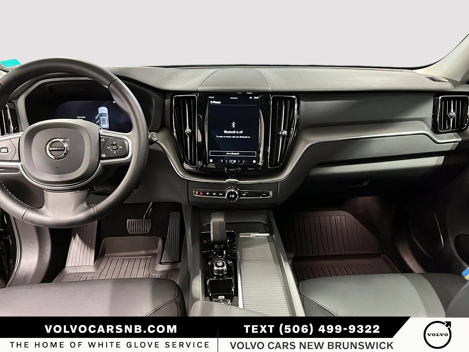 2025 Volvo XC60 B5 Core Dark Theme