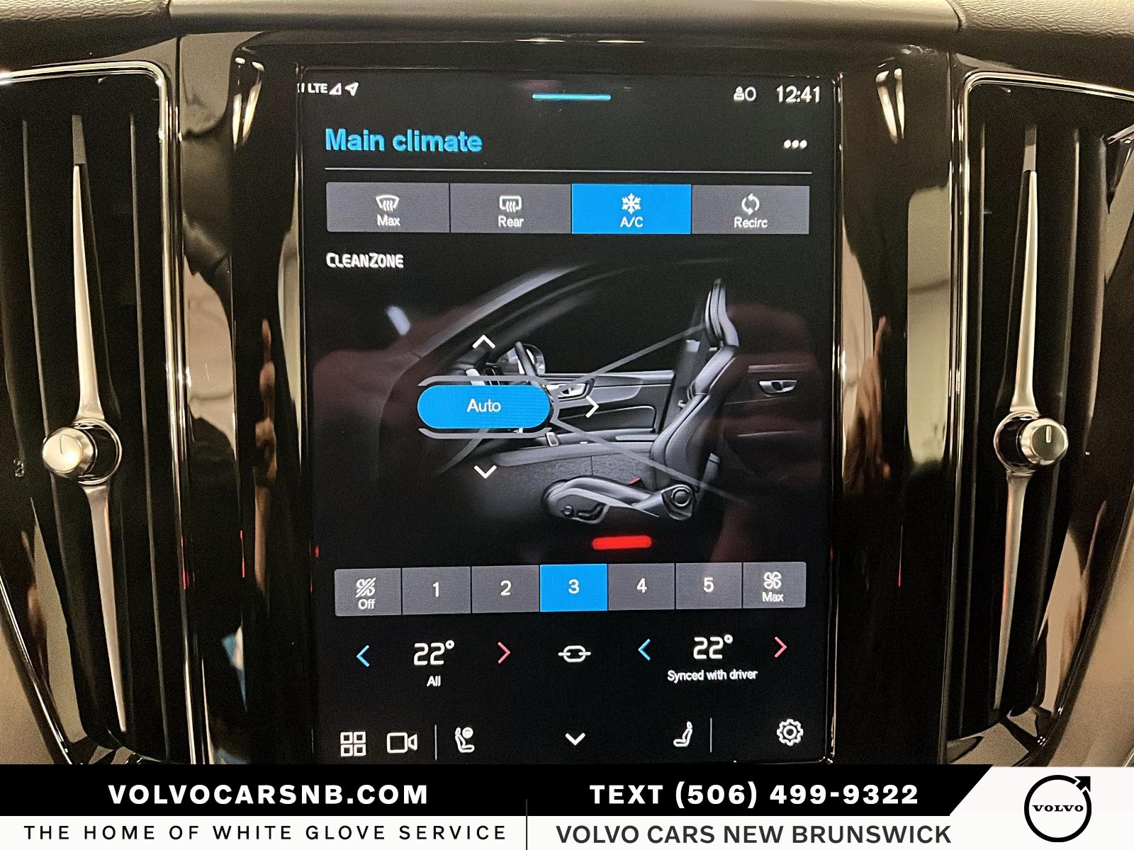 2025 Volvo XC60 B5 Core Dark Theme