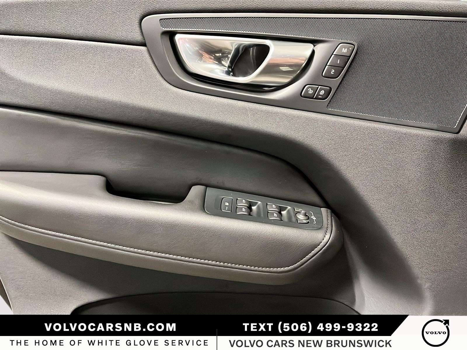 2025 Volvo XC60 B5 Core Dark Theme