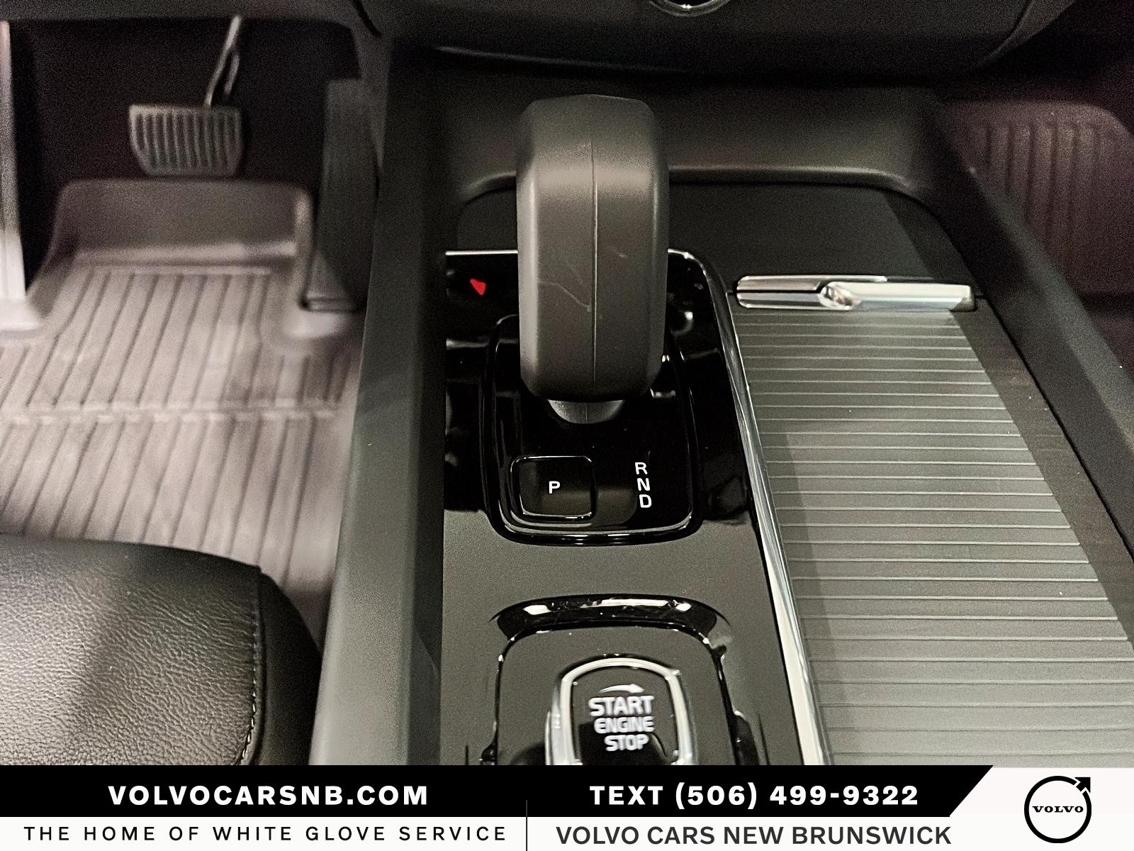 2025 Volvo XC60 B5 Core Dark Theme